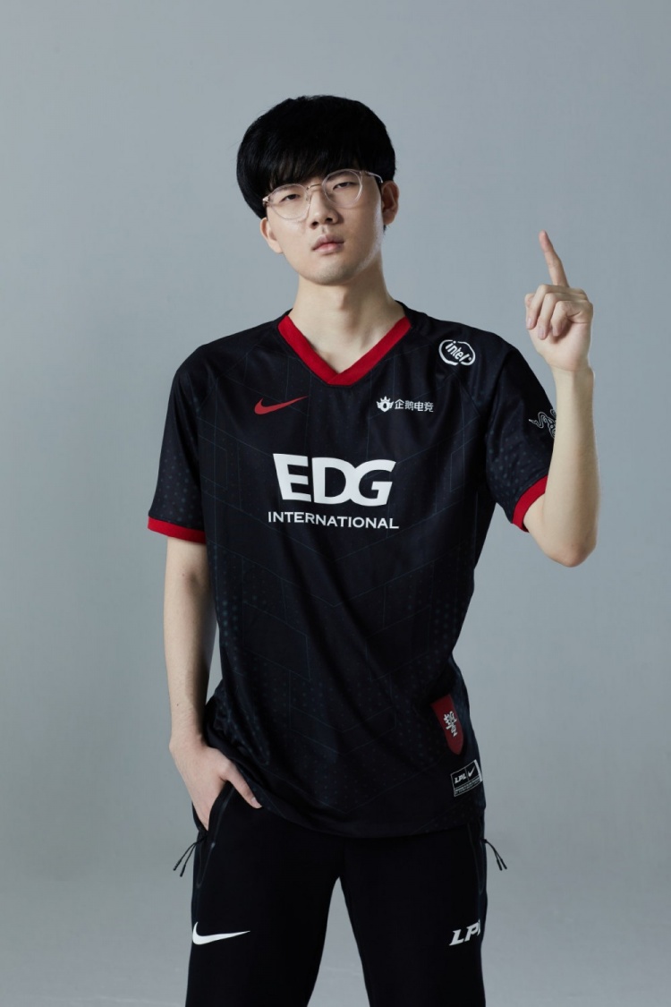 世俱杯赛程-EG横扫V5，Viper打出惊人五杀激烈交锋入围赛，技惊四座的简单介绍