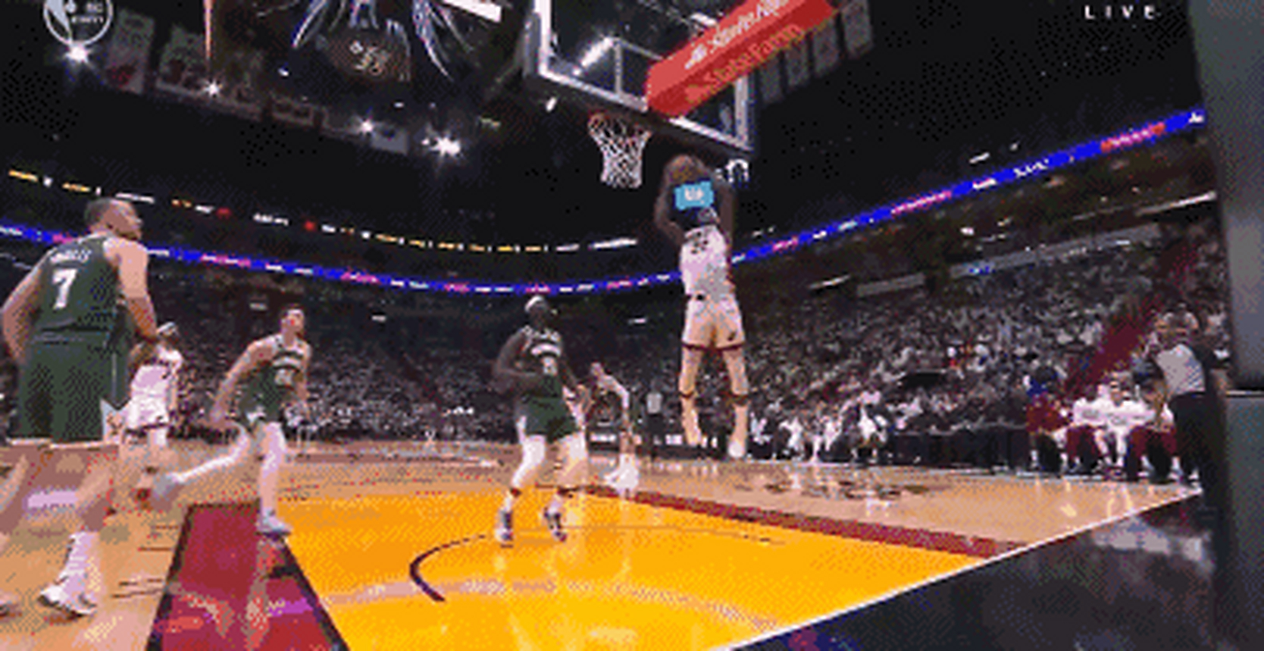 世俱杯参赛资格-雄鹿大胜热火，扳平系列赛