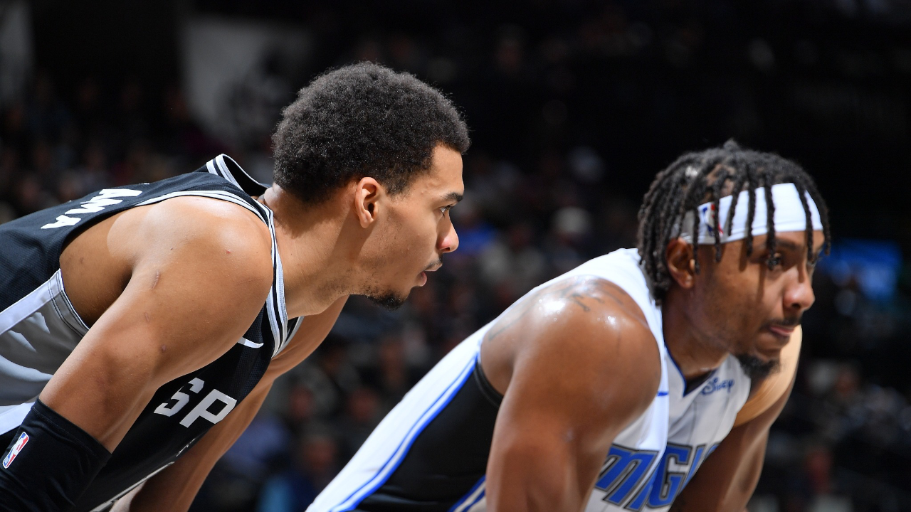 勇士主场121-113击败马刺