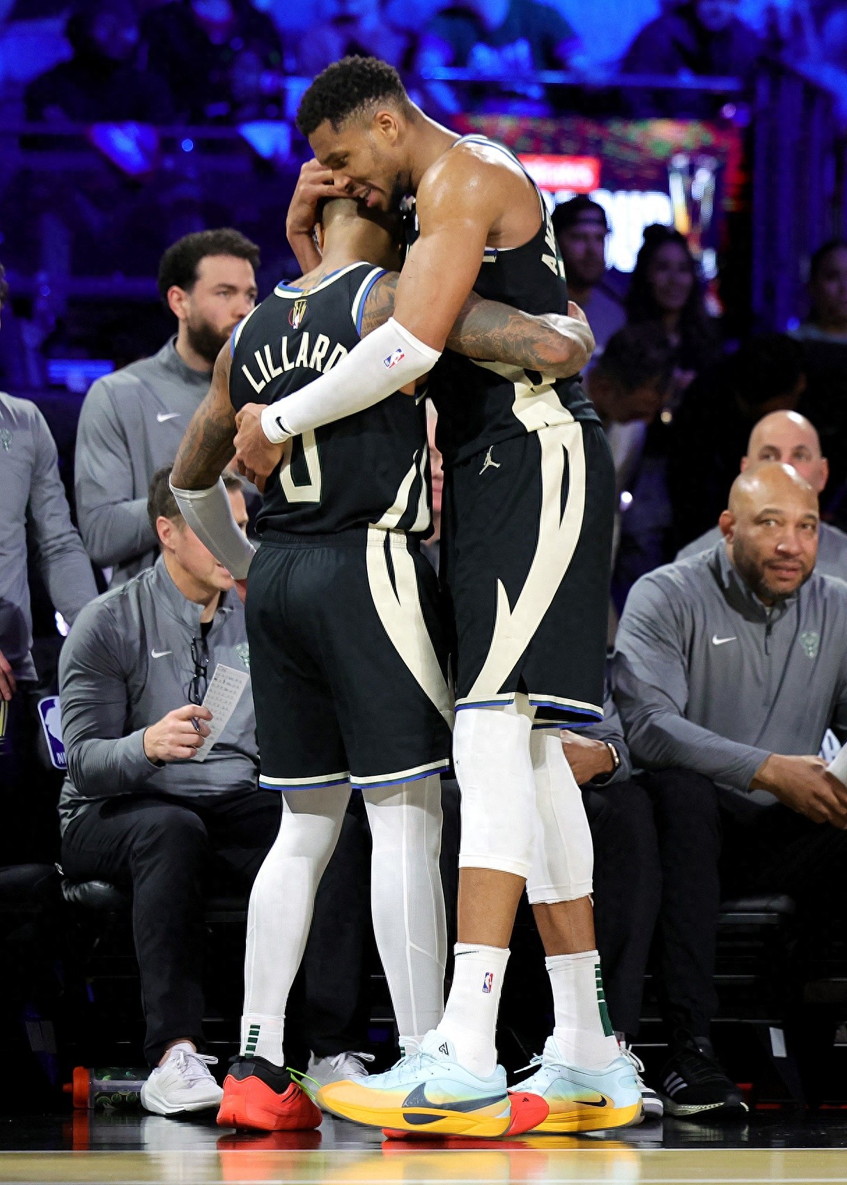 包含活塞负雄鹿，遗憾无缘季后赛的词条