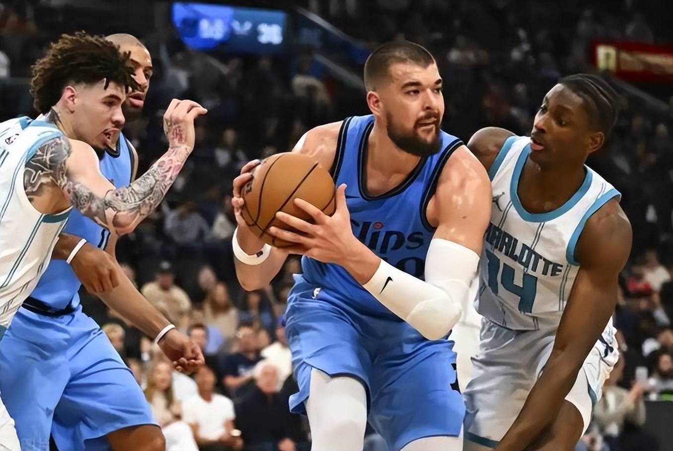 世俱杯冠军-快船118-109战胜黄蜂的简单介绍