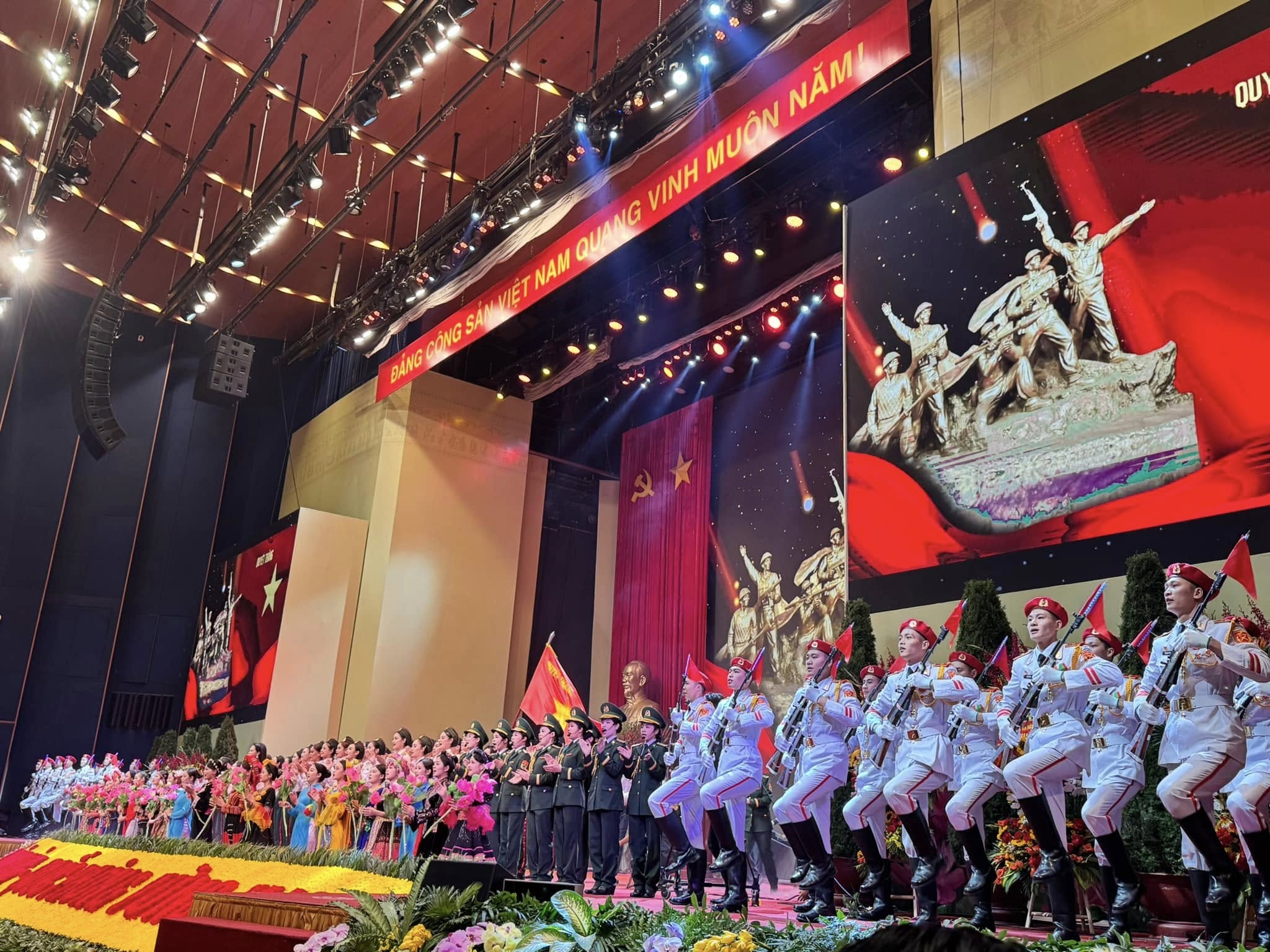 世俱杯时间-夺取胜利成功，队员庆祝胜利