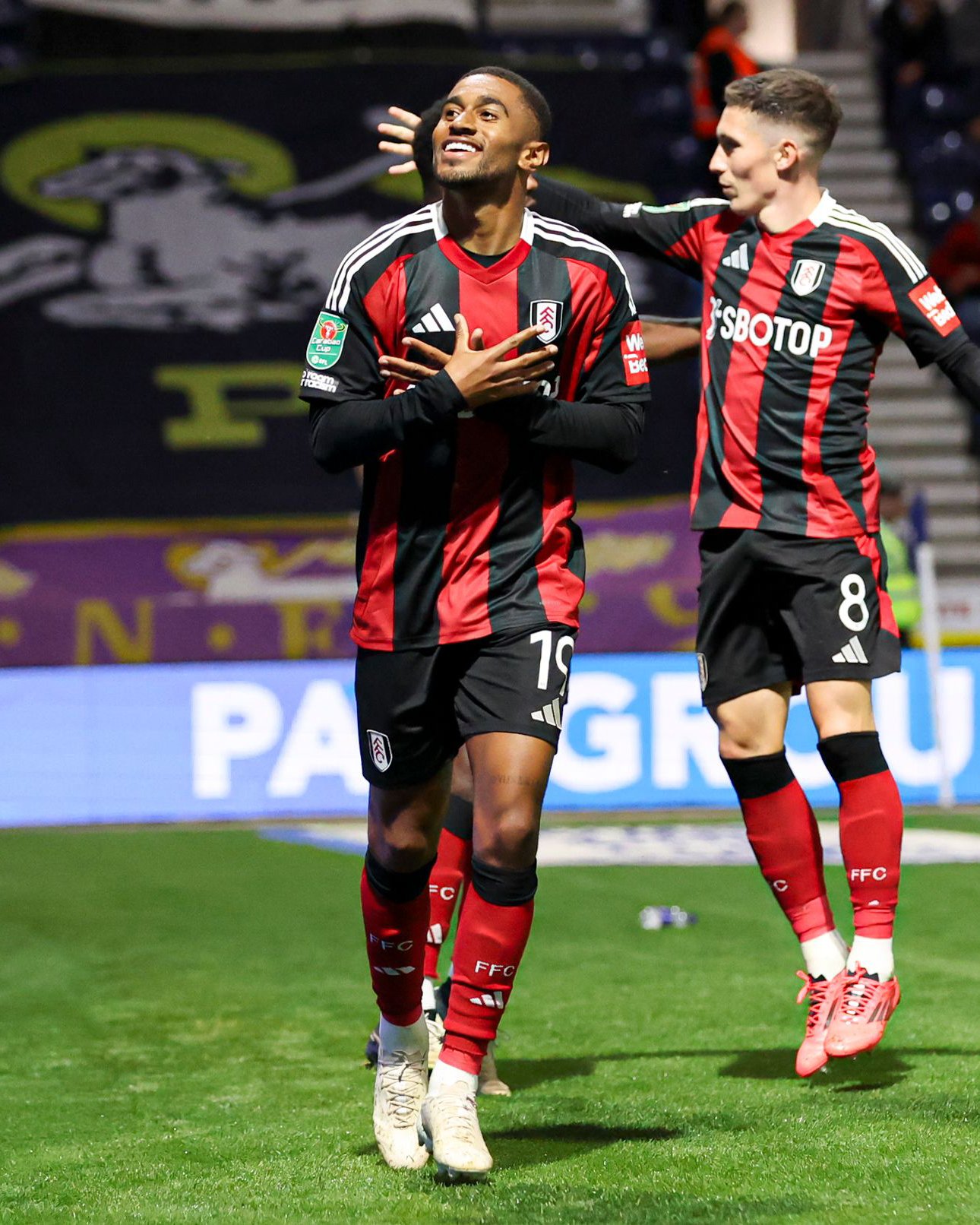 西汉姆联中场发挥耀眼,为球队贡献进球 西汉姆联中场发挥耀眼,为球队贡献进球