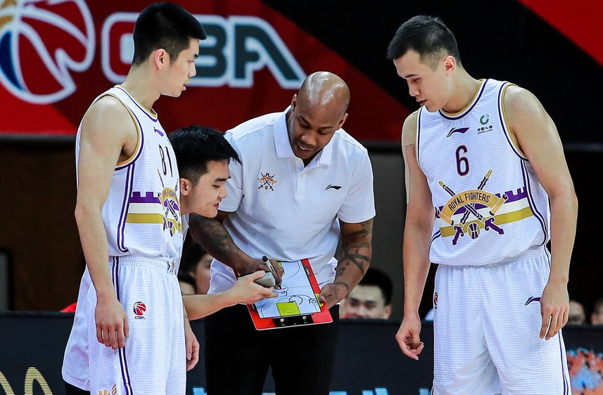 江苏苦战负北控,登顶前景黯淡可期 江苏苦战负北控,登顶前景黯淡可期