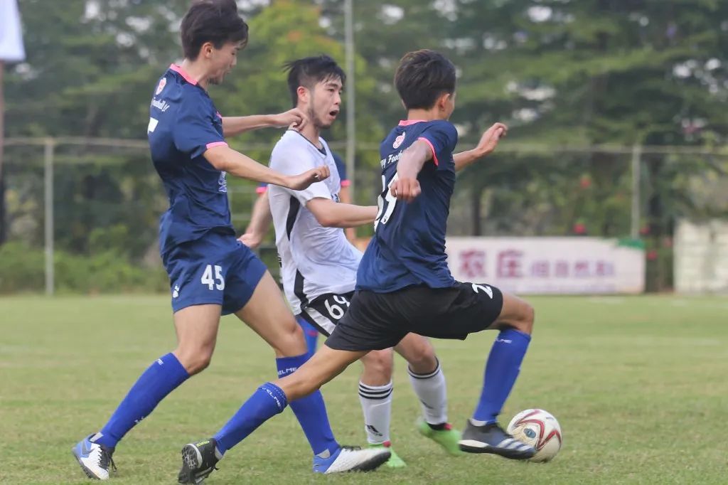 足球锦标赛火热开赛,各队奋力拼搏展现风采! 足球锦标赛火热开赛,各队奋力拼搏展现风采!