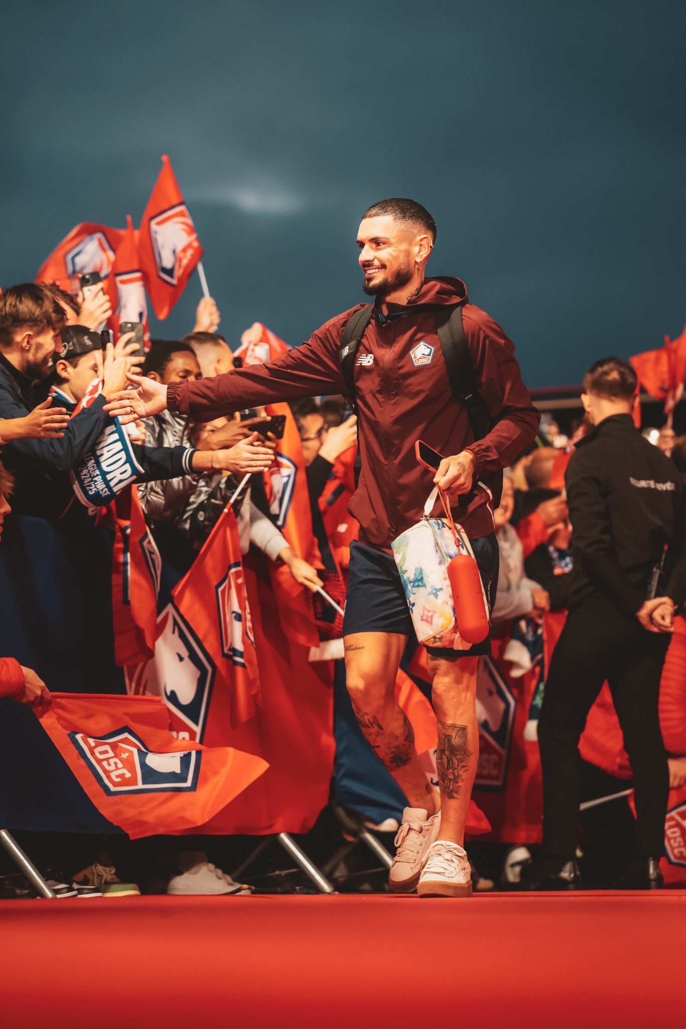 里尔球队备战关键比赛，备受关注