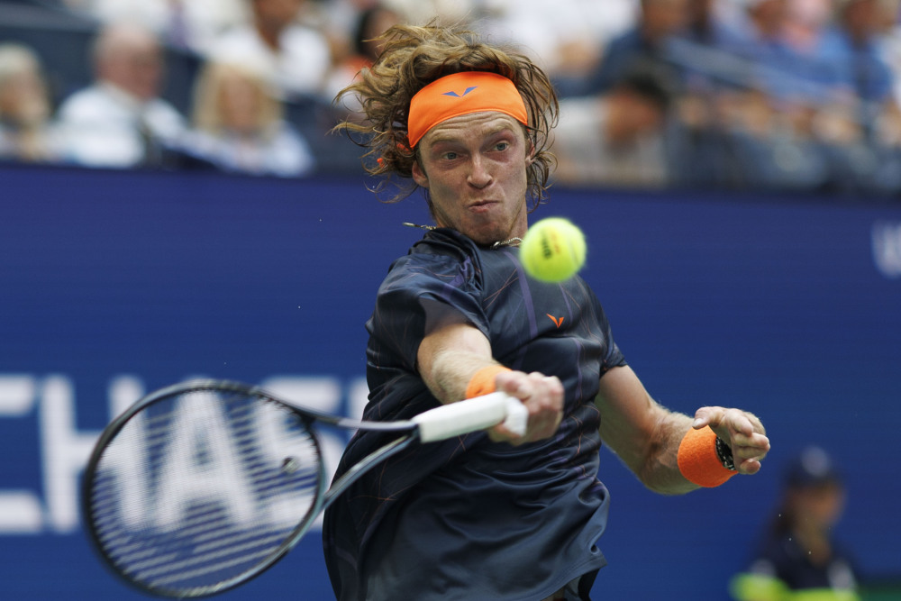 世俱杯改制-英国网球队翻盘日本网球队,梅德韦杰夫关键制胜的简单介绍