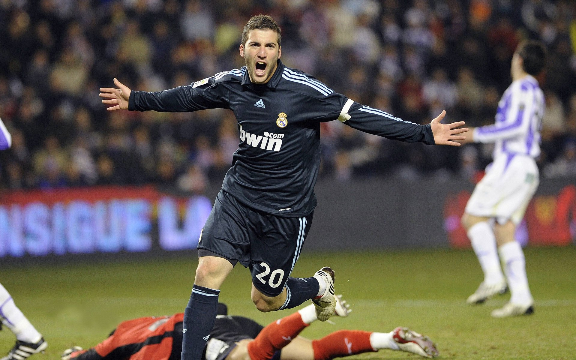 冰封骑士与烈焰布克，当两种胜利哲学照亮联盟